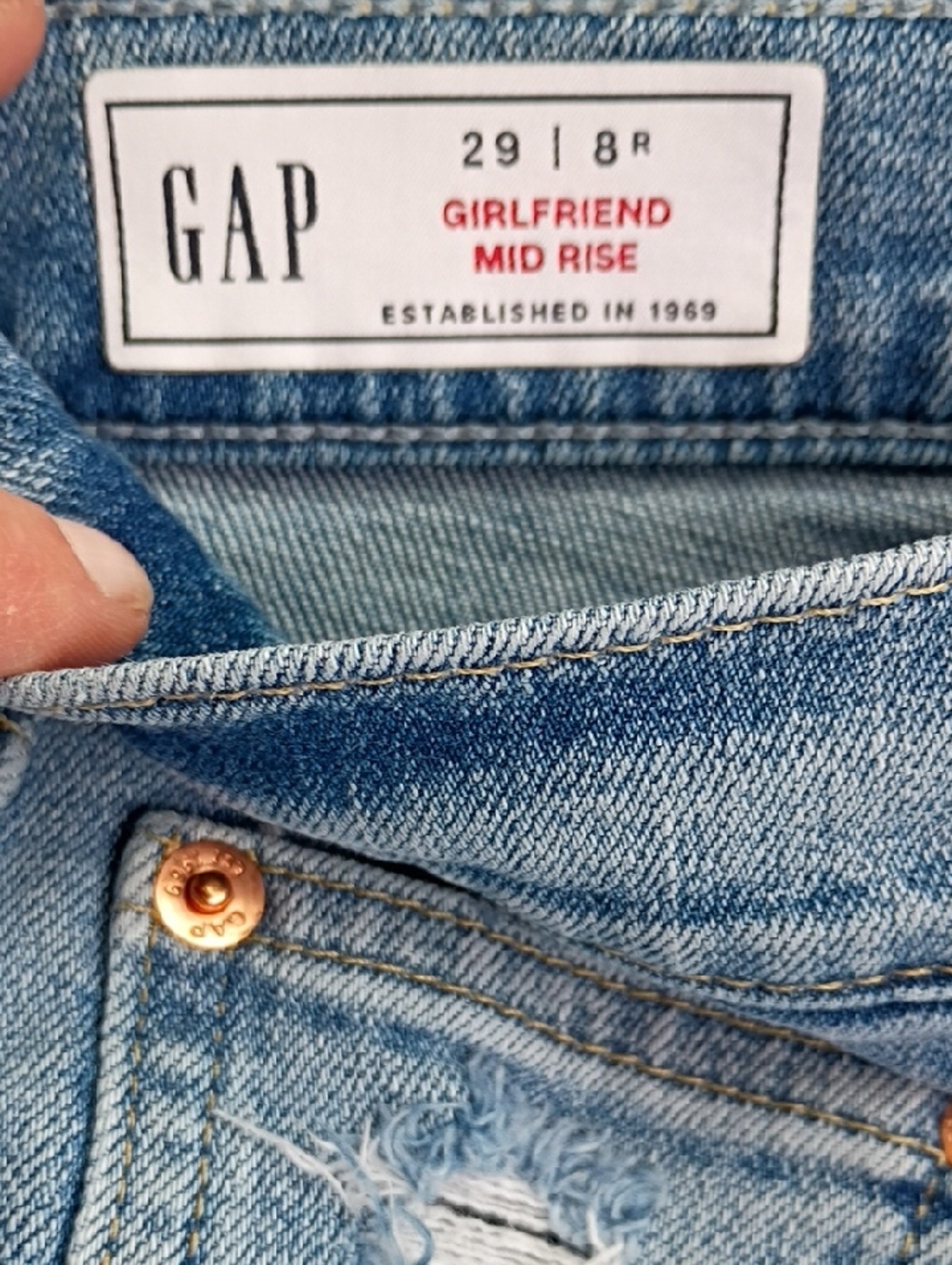 GAP Girlfriend Mid Rise Jeans - Light Blue Wash NWOT